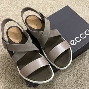 Ecco leather and suede Damara Sandal. Grey. Size 7.5. Brand new